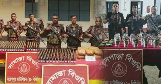 ঝিনাইদহ সীমান্তে বিজিবির অভিযান; মাদকদ্রব্য ও ভারতীয় পণ্য উদ্ধার